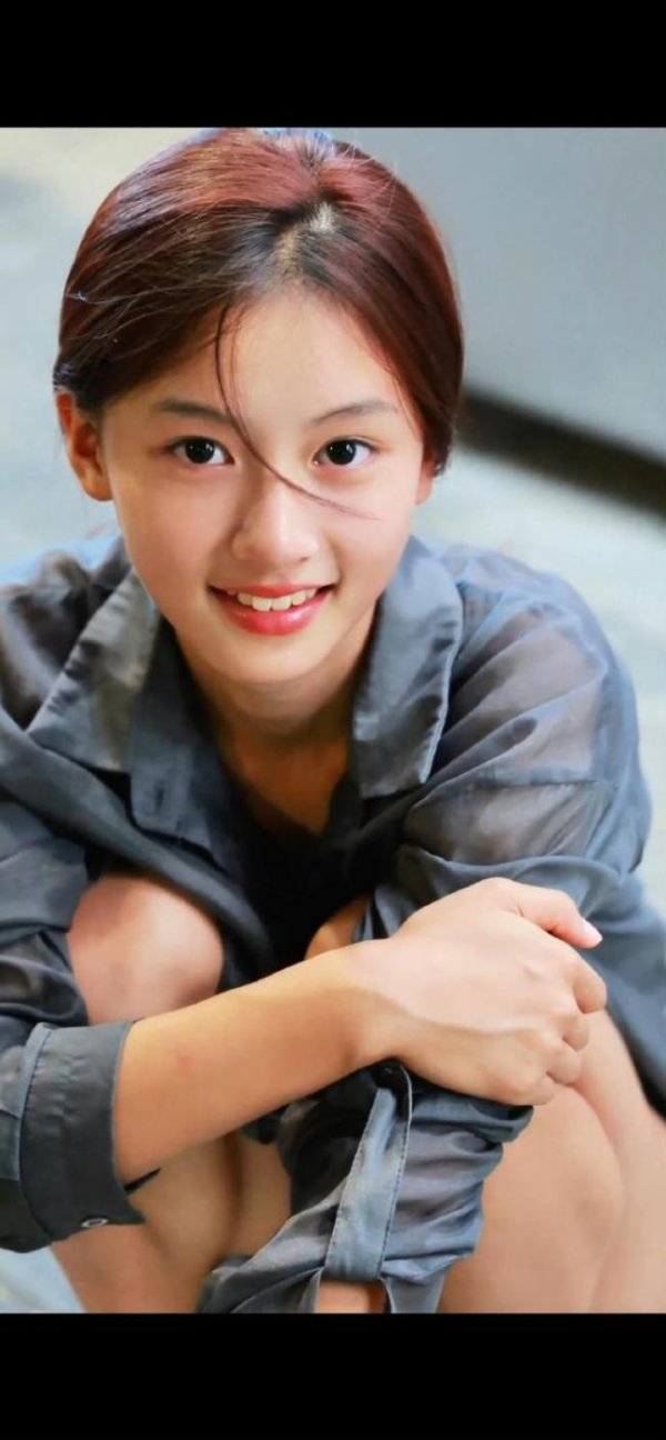 股票配资114 素人女孩街拍走红被于正看中 神似张柏芝获关注